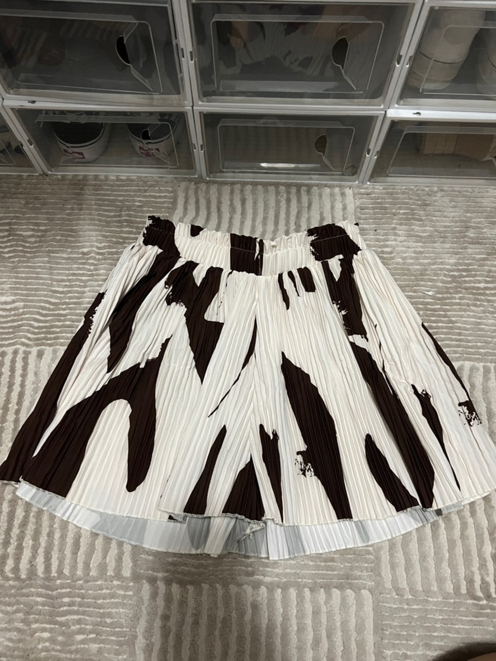 Women's Pull On Pleated Material Shorts